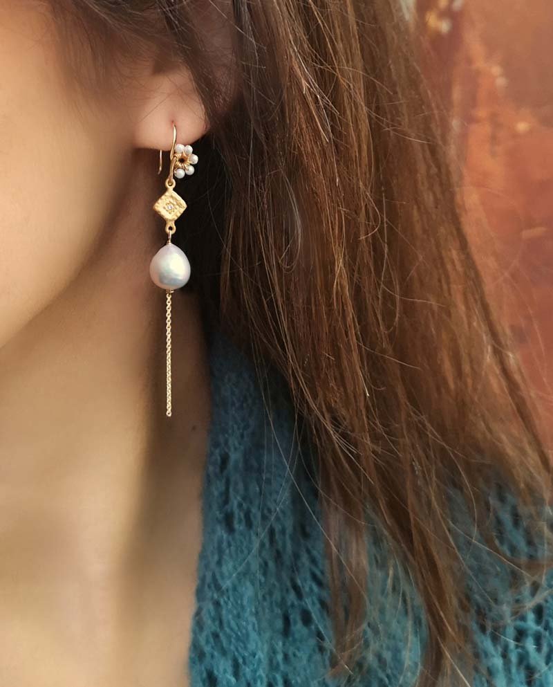 Subarna Devi - med perleblomster - pic. 1